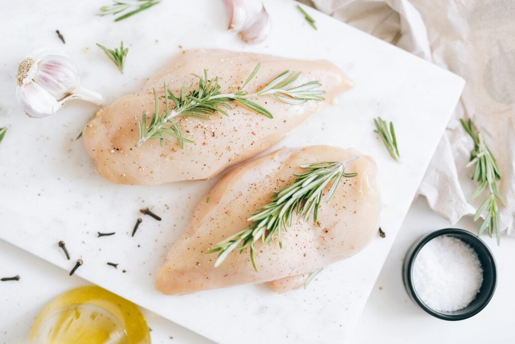 Hambúrguer de Frango Mediterrâneo com 5 Ingredientes 1 Hambúrguer de Frango Mediterrâneo com 5 Ingredientes