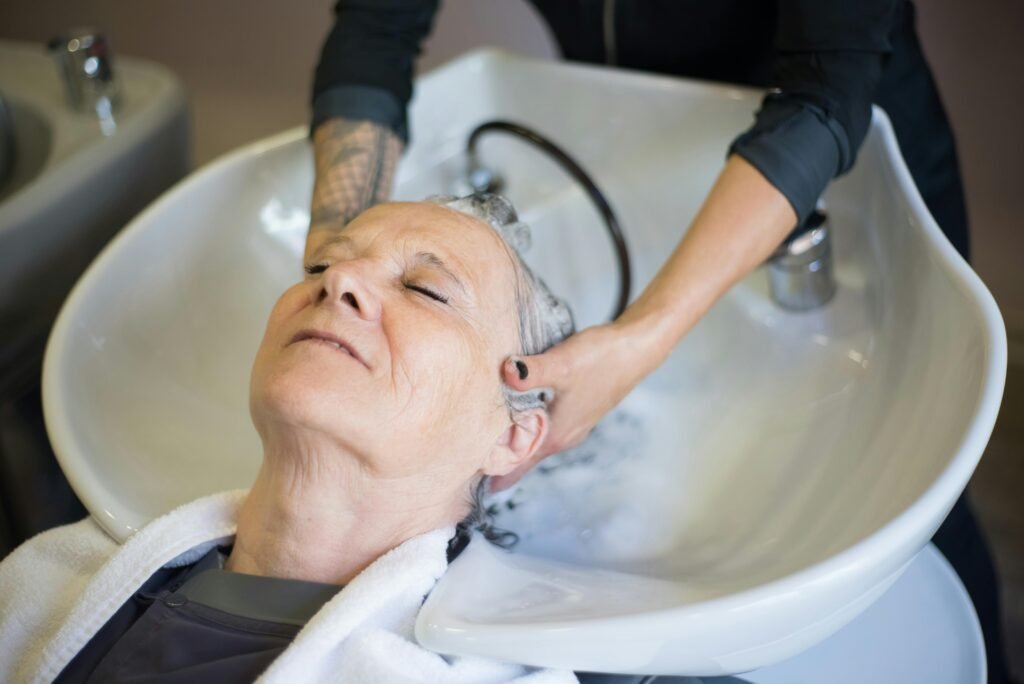 A massagem no couro cabeludo: um toque de autocuidado em 5 minutos 1 A massagem no couro cabeludo: um toque de autocuidado em 5 minutos