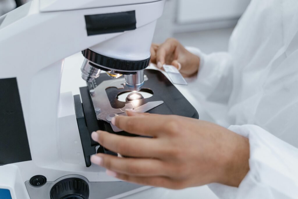 Por que a Inglaterra vai fazer teste de DNA em todos os recém-nascidos 1 Por que a Inglaterra vai fazer teste de DNA em todos os recém-nascidos