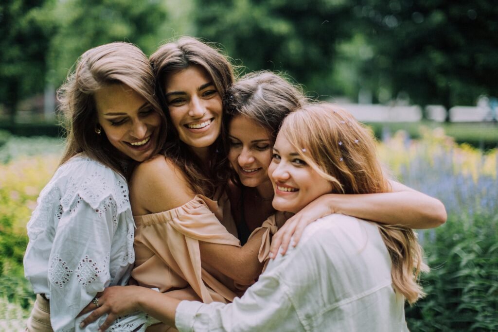 O Hormônio que Une Casais e Amigos: A Influência da Oxitocina nos Laços Afetivos 1 O Hormônio que Une Casais e Amigos: A Influência da Oxitocina nos Laços Afetivos