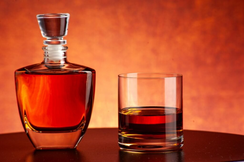 Metanol: O perigo invisível presente em bebidas adulteradas e seus riscos à saúde 1 Metanol: O perigo invisível presente em bebidas adulteradas e seus riscos à saúde